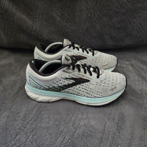 Brooks Ghost 13 Running Shoes Womens Sz 8 Athletic Sneakers Trainers Gray.
